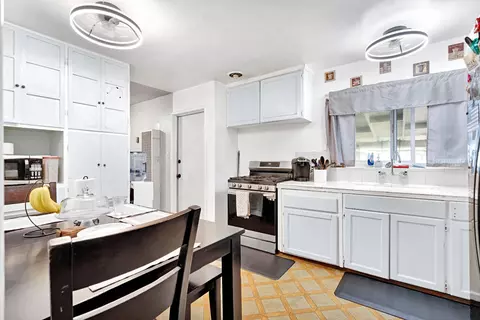 Kitchen - 2003 Dennis Dr, Selma, CA 93662 photo 1 of 2