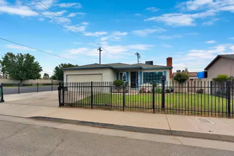 2003 Dennis Dr, Selma, CA 93662