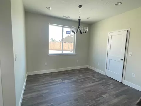 386 S Susan Ave, Kerman, CA 93630 photo 4