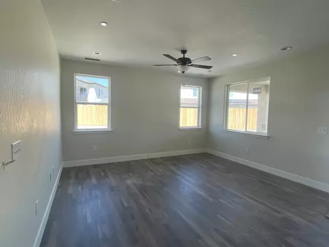 386 S Susan Ave, Kerman, CA 93630 photo 3
