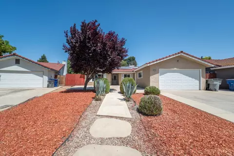 6168 N Lola Ave, Fresno, CA 93722