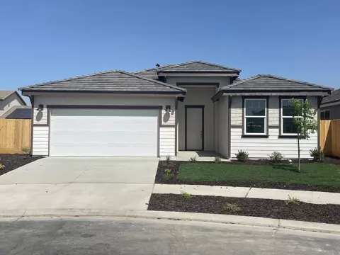 420 S Susan Ave, Kerman, CA 93630
