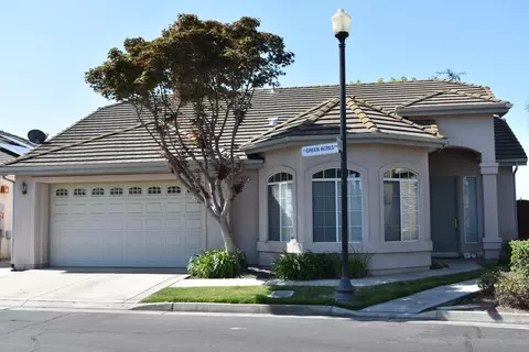 829 E Green Acres Dr, Fresno, CA 93720