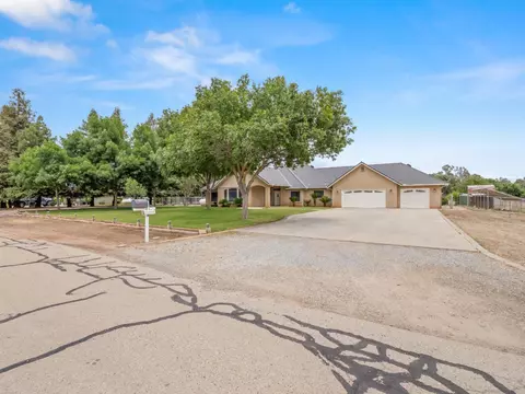 4644 N Smyrna Ave, Sanger, CA 93657