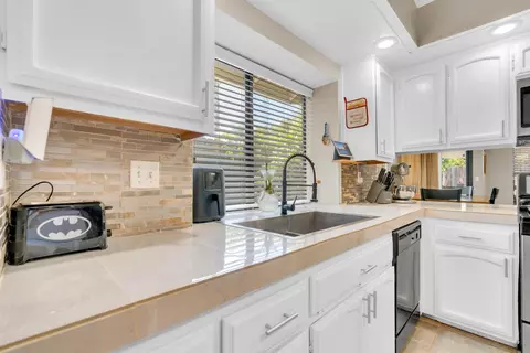 Kitchen - 2021 Elwin Way, Modesto, CA 95350 photo 1 of 3