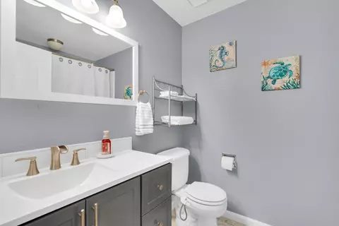 Bath - 2021 Elwin Way, Modesto, CA 95350 photo 1 of 2