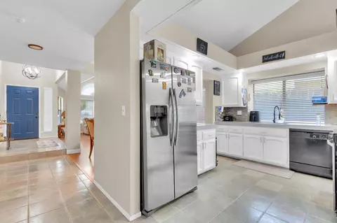 Entry Way - 2021 Elwin Way, Modesto, CA 95350 photo 3 of 4