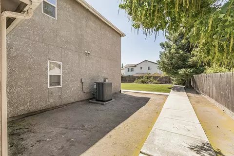 Exterior - 1948 Austin Ave, Clovis, CA 93611 photo 12 of 15