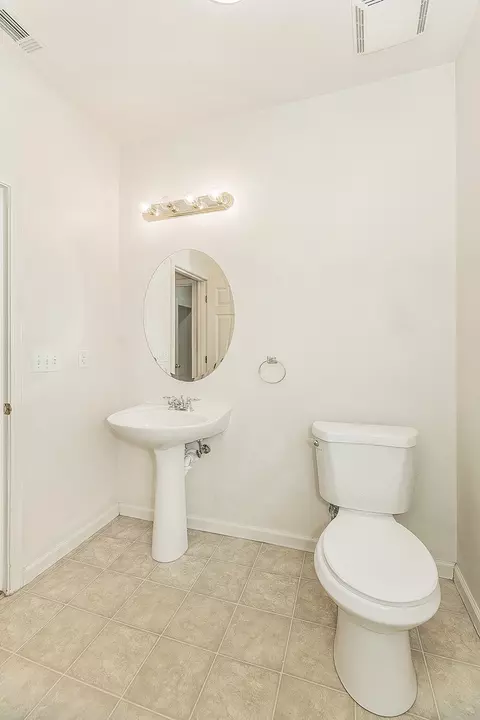 Bath - 1948 Austin Ave, Clovis, CA 93611 photo 1 of 5