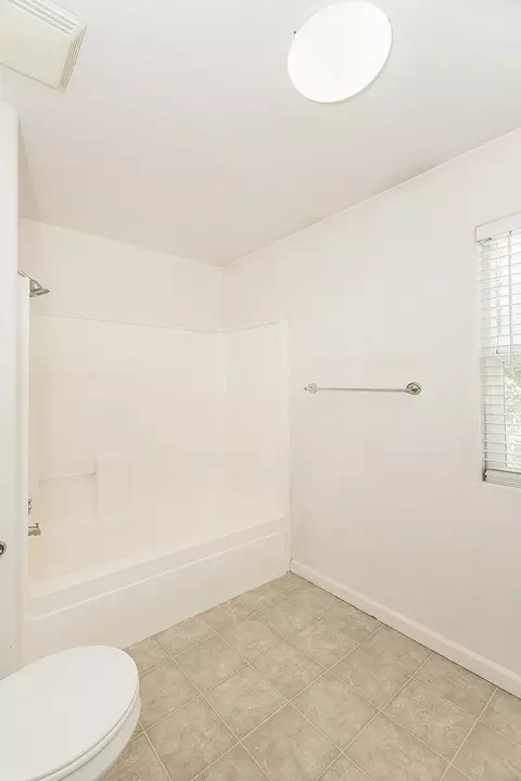 Bath - 1948 Austin Ave, Clovis, CA 93611 photo 5 of 5