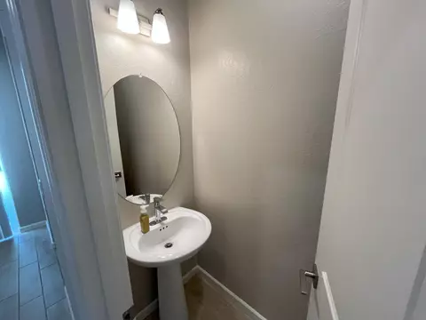 Bath - 224 Arbor Dr S, Madera, CA 93636 photo 1 of 3