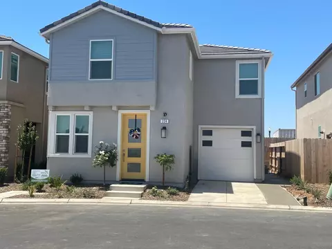 224 Arbor Dr S, Madera, CA 93636