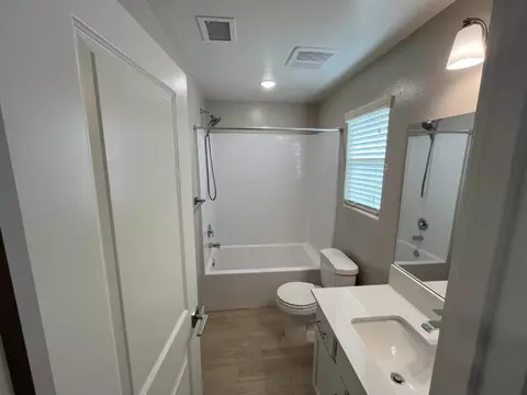 Bath - 224 Arbor Dr S, Madera, CA 93636 photo 2 of 3
