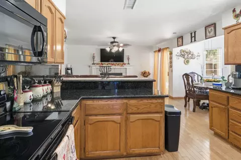 Kitchen - 1444 Nelson Blvd, Selma, CA 93662 photo 2 of 2