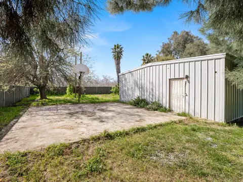 Exterior - 8552 Cairo Ave, Laton, CA 93242 photo 13 of 23