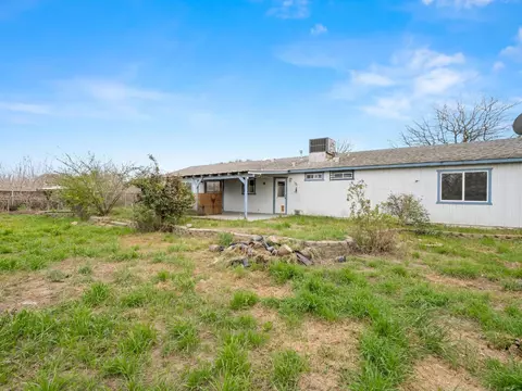 Exterior - 8552 Cairo Ave, Laton, CA 93242 photo 9 of 23