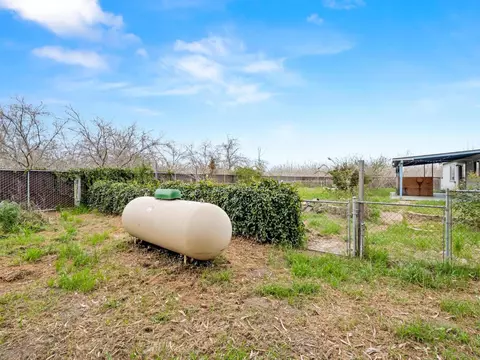 Exterior - 8552 Cairo Ave, Laton, CA 93242 photo 11 of 23