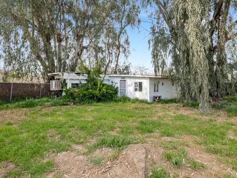 Exterior - 8552 Cairo Ave, Laton, CA 93242 photo 18 of 23