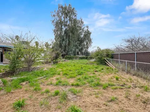 Exterior - 8552 Cairo Ave, Laton, CA 93242 photo 7 of 23