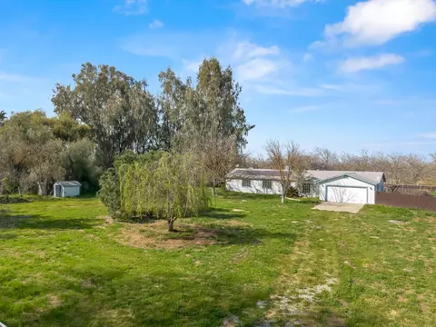 Exterior - 8552 Cairo Ave, Laton, CA 93242 photo 23 of 23