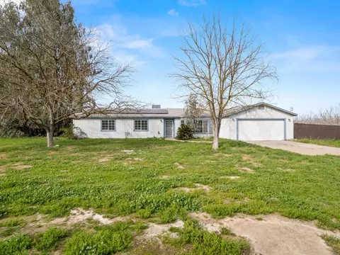 Exterior - 8552 Cairo Ave, Laton, CA 93242 photo 1 of 23