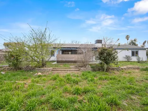 Exterior - 8552 Cairo Ave, Laton, CA 93242 photo 8 of 23