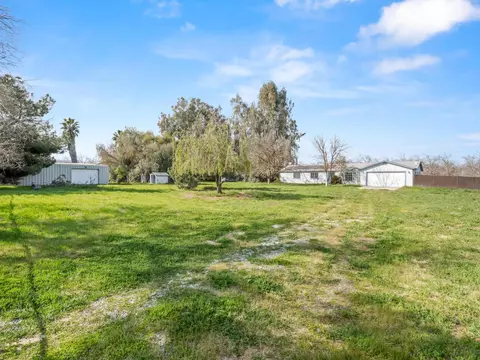Exterior - 8552 Cairo Ave, Laton, CA 93242 photo 20 of 23
