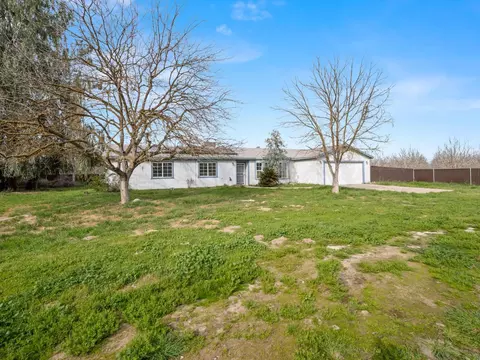 Exterior - 8552 Cairo Ave, Laton, CA 93242 photo 22 of 23