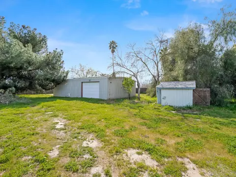 Exterior - 8552 Cairo Ave, Laton, CA 93242 photo 12 of 23