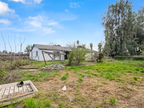 Exterior - 8552 Cairo Ave, Laton, CA 93242 photo 6 of 23