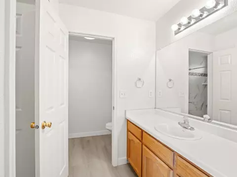 Bath - 8552 Cairo Ave, Laton, CA 93242 photo 2 of 5
