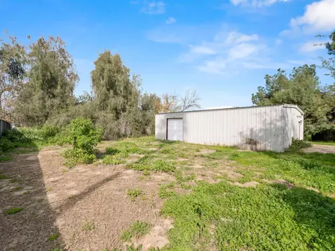 Exterior - 8552 Cairo Ave, Laton, CA 93242 photo 15 of 23