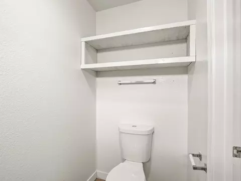 Bath - 8552 Cairo Ave, Laton, CA 93242 photo 4 of 5