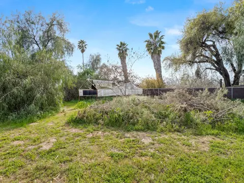 Exterior - 8552 Cairo Ave, Laton, CA 93242 photo 16 of 23
