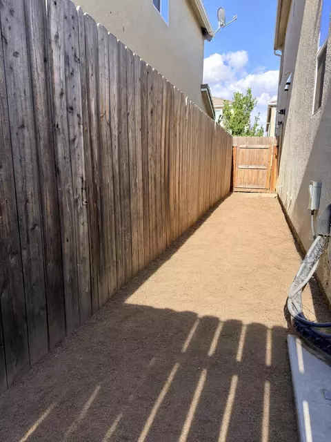 Exterior - 2008 N Walling Ln, Clovis, CA 93619 photo 6 of 11