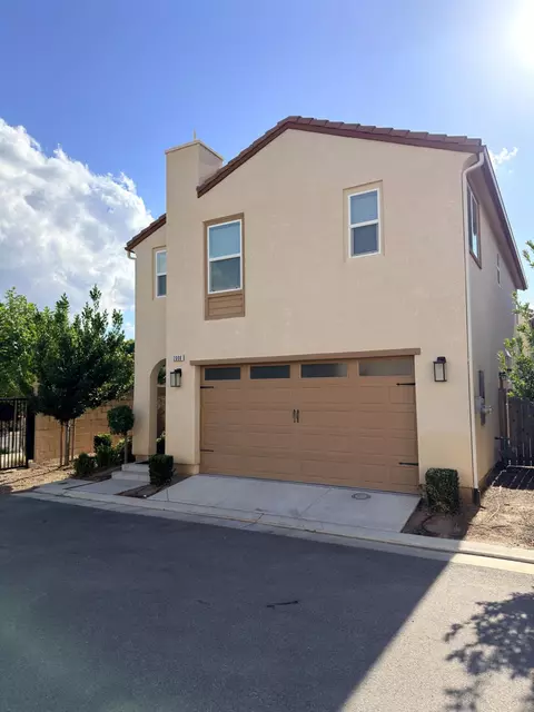 Exterior - 2008 N Walling Ln, Clovis, CA 93619 photo 2 of 11