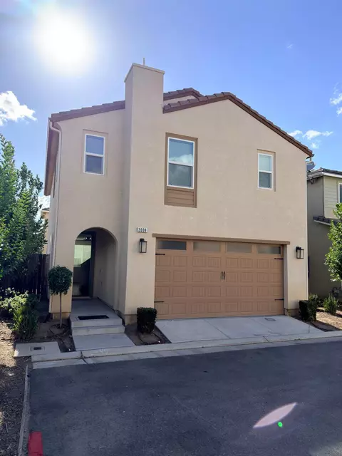 Exterior - 2008 N Walling Ln, Clovis, CA 93619 photo 3 of 11