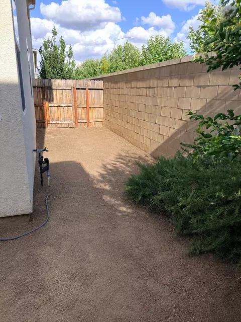 Exterior - 2008 N Walling Ln, Clovis, CA 93619 photo 7 of 11
