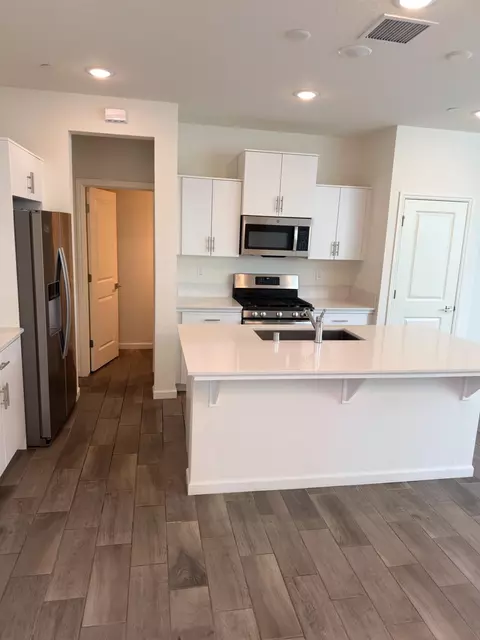 Kitchen - 2008 N Walling Ln, Clovis, CA 93619 photo 2 of 6