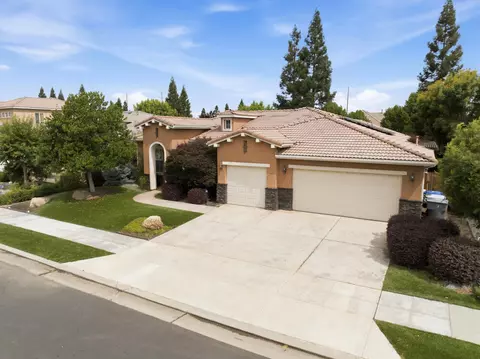 Exterior - 3063 Everglade Ave, Clovis, CA 93619 photo 9 of 12