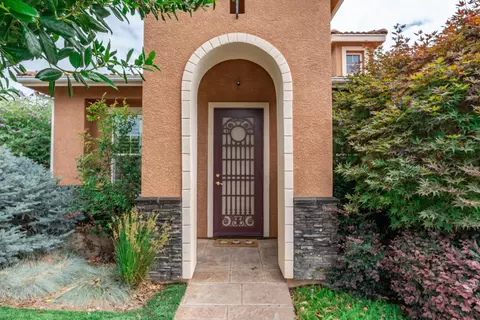 Entry Way - 3063 Everglade Ave, Clovis, CA 93619 photo 1 of 4
