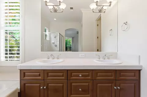 Bath - 3063 Everglade Ave, Clovis, CA 93619 photo 1 of 3