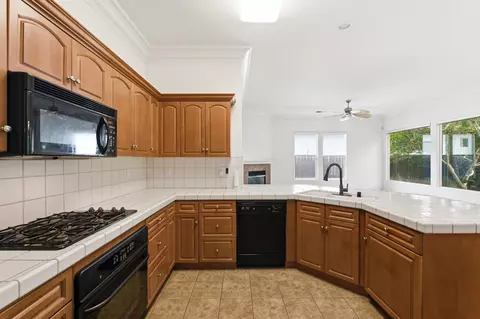 Kitchen - 3063 Everglade Ave, Clovis, CA 93619 photo 2 of 3