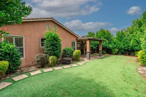 Exterior - 3063 Everglade Ave, Clovis, CA 93619 photo 5 of 12