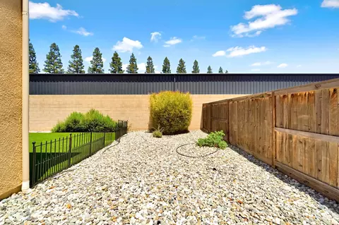 Exterior - 17 Polson Ave, Clovis, CA 93612 photo 6 of 6