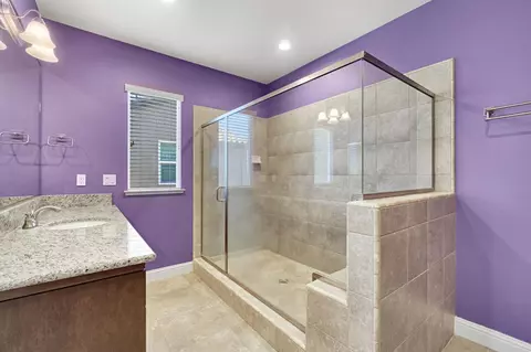 Bath - 17 Polson Ave, Clovis, CA 93612 photo 8 of 8