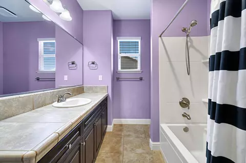 Bath - 17 Polson Ave, Clovis, CA 93612 photo 3 of 8