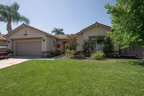 2783 14th St, Sanger, CA 93657