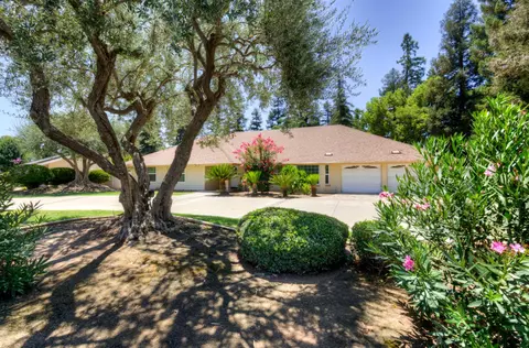 5612 Columbia Dr N, Fresno, CA 93727