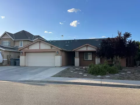 5273 E Geary St, Fresno, CA 93727